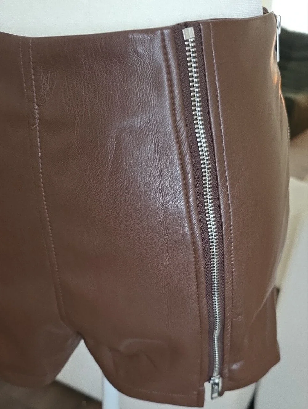 Akira Brown Leather Spring Summer High-Waist Zipper  Women's Shorts - Picture 3 of 5